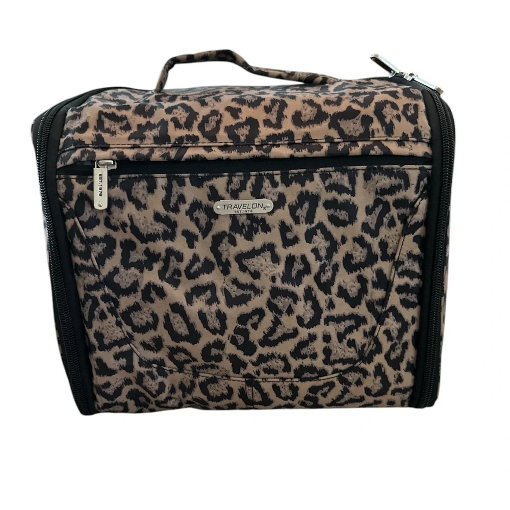 Travelon Hanging Toiletry Bag, Leopard Print, Like New